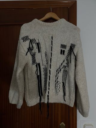 Jersey beige y negro con bordado