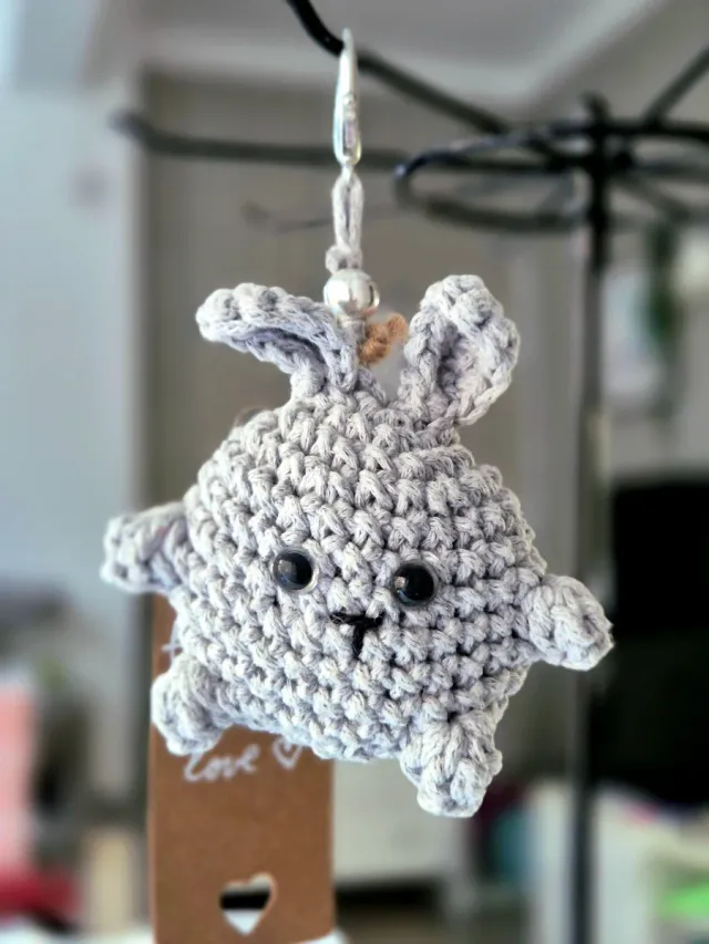 Llavero Conejito Crochet Gris