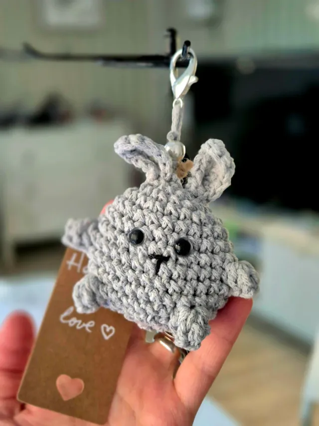 Llavero Conejito Crochet Gris