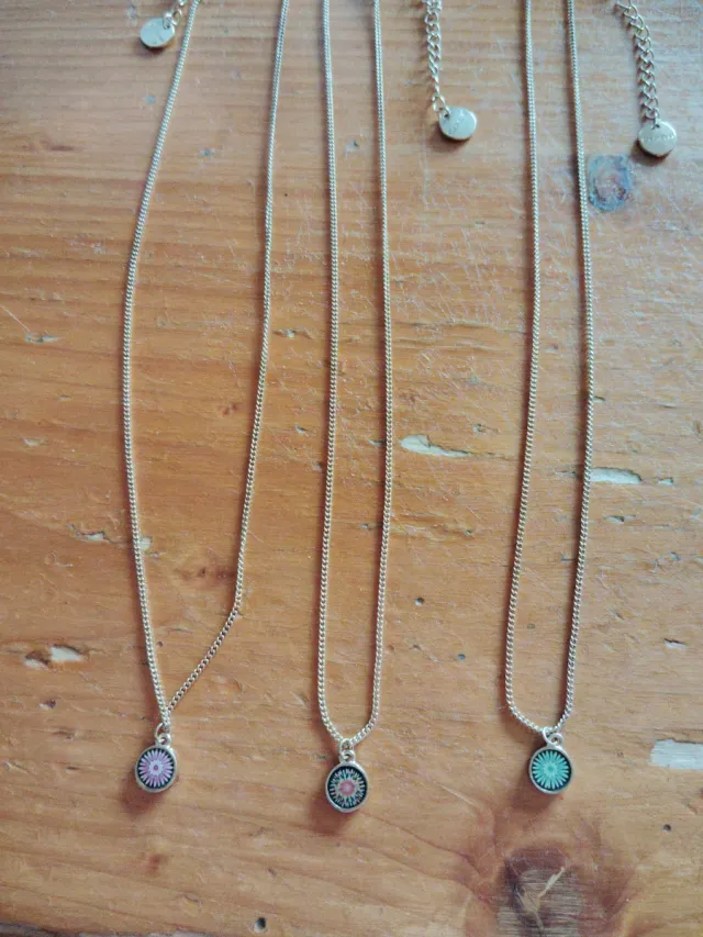 Collares con colgante de flor