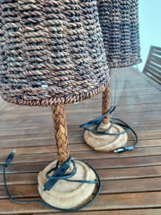 Juego 2 lamparitas mimbre y madera