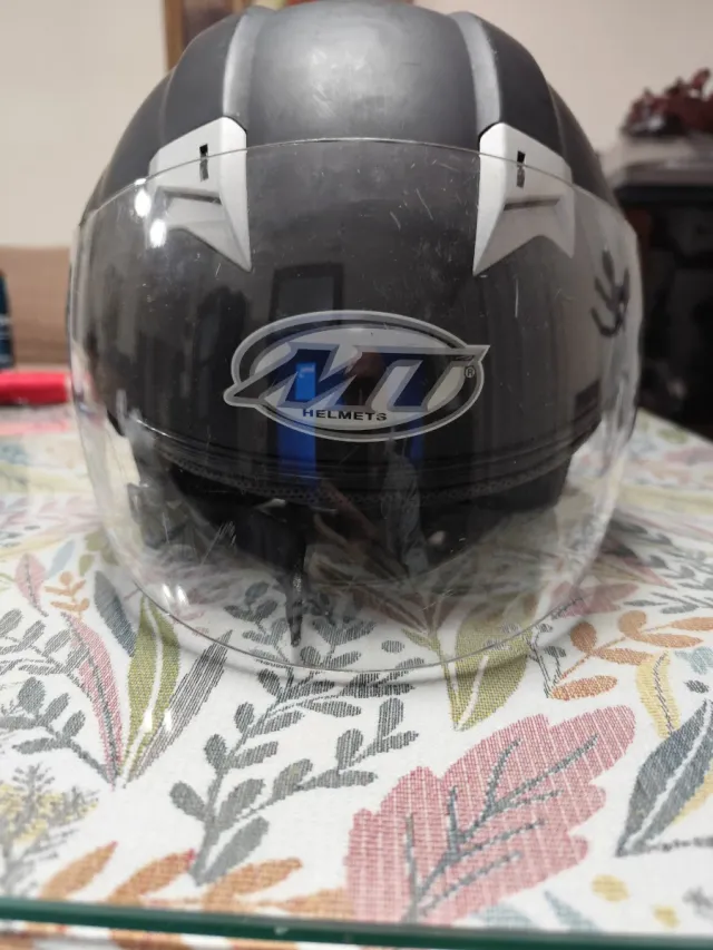 Casco Moto MT Usado Poco Interior nuevo