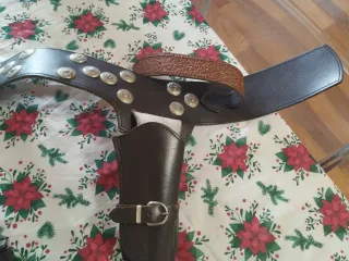 Cartuchera de cuero con hebillas