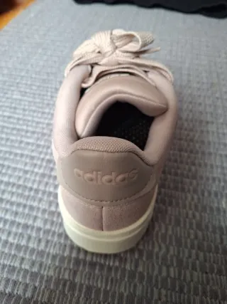 Adidas rosas, prácticamente nuevas. Grand court.