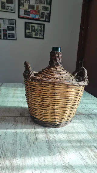 Damajuana Vidrio Verde con Canasto Mimbre