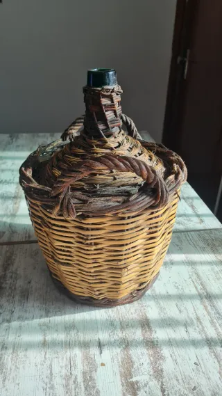 Damajuana Vidrio Verde con Canasto Mimbre