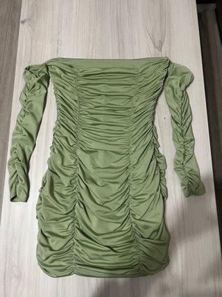 Vestido hombros descubiertos fruncido