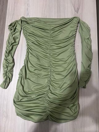 Vestido hombros descubiertos fruncido