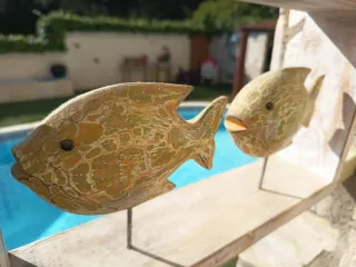 Decoración de peces de madera