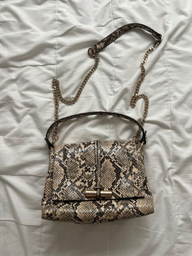 Bolso Zara efecto piel serpiente