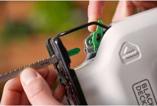 Sierra Caladora Black+Decker Reviva