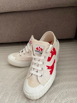 Zapatos Superga Beige y Rojo
