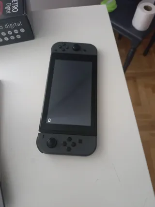 Nintendo Switch con 4 mandos y estuches