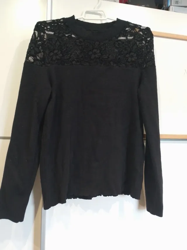 Jersey negro con encaje