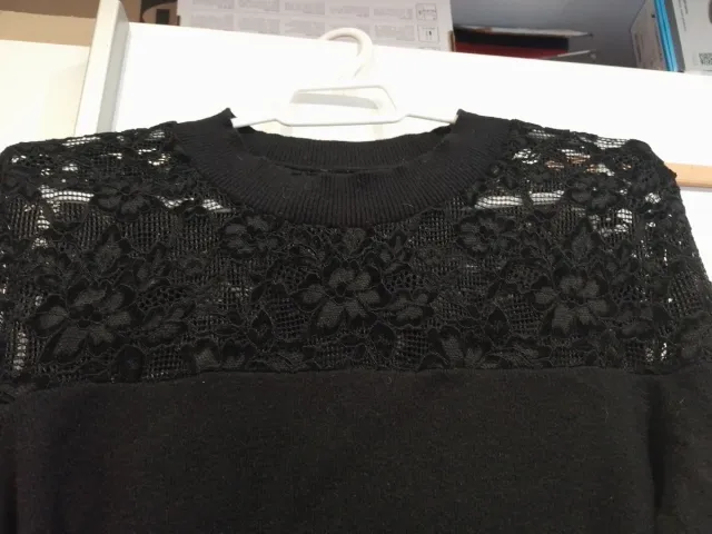 Jersey negro con encaje