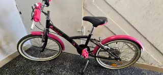 Bicicleta infantil rosa y negra