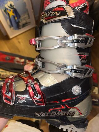 2 pares esquís + botas + bastones + bolsa esquís.