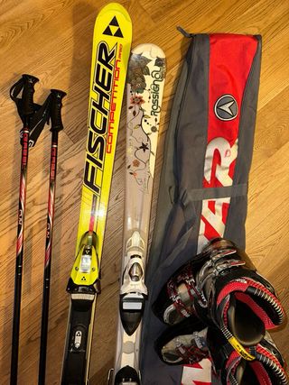 2 pares esquís + botas + bastones + bolsa esquís.