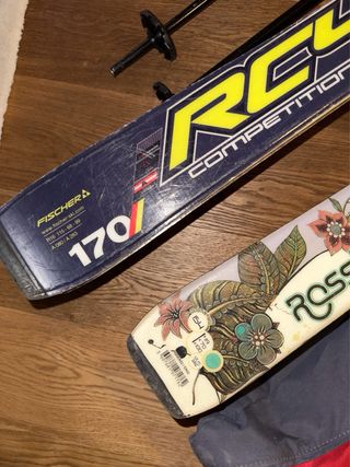 2 pares esquís + botas + bastones + bolsa esquís.