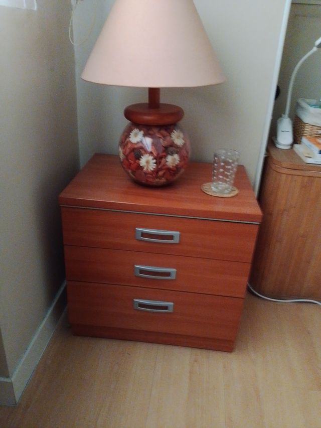 Mesita noche madera cerezo con 3 cajones