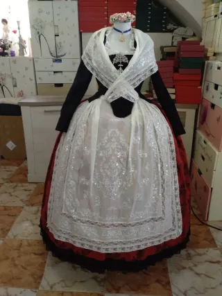 Traje de fallera y Aderezo a estrenar