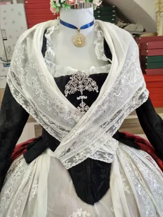 Traje de fallera y Aderezo a estrenar