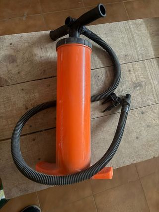 Inchador naranja con manguera