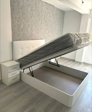 Canapé de tela y madera