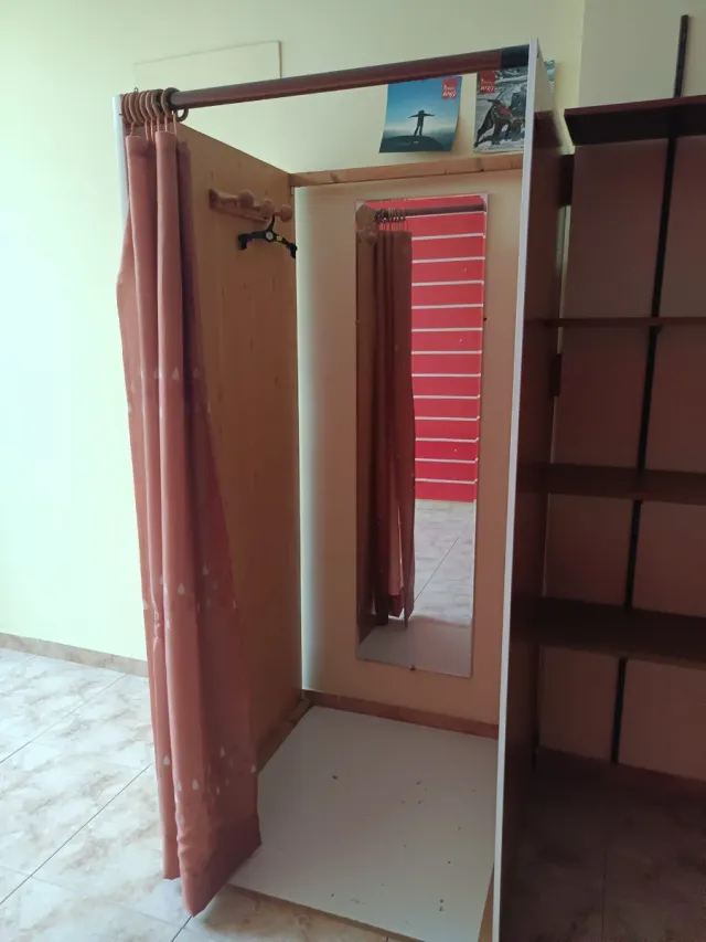 Estanterías y muebles para comercios