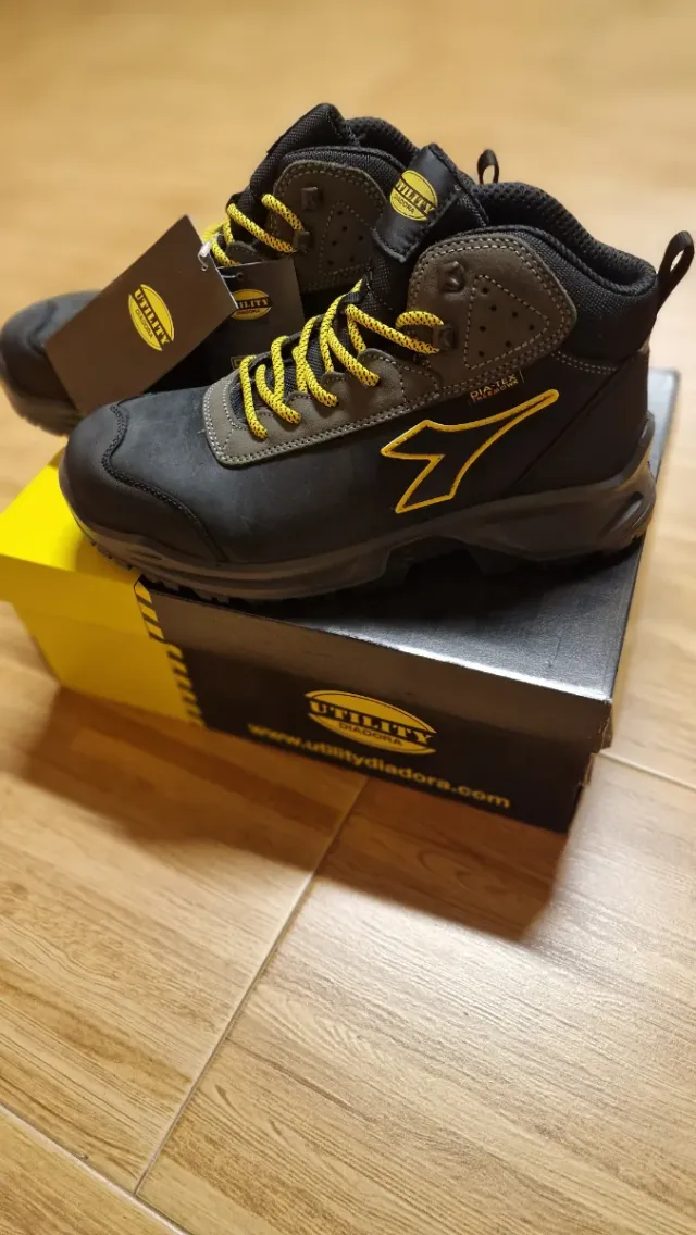Botas de Seguridad Diadora (Calzado).