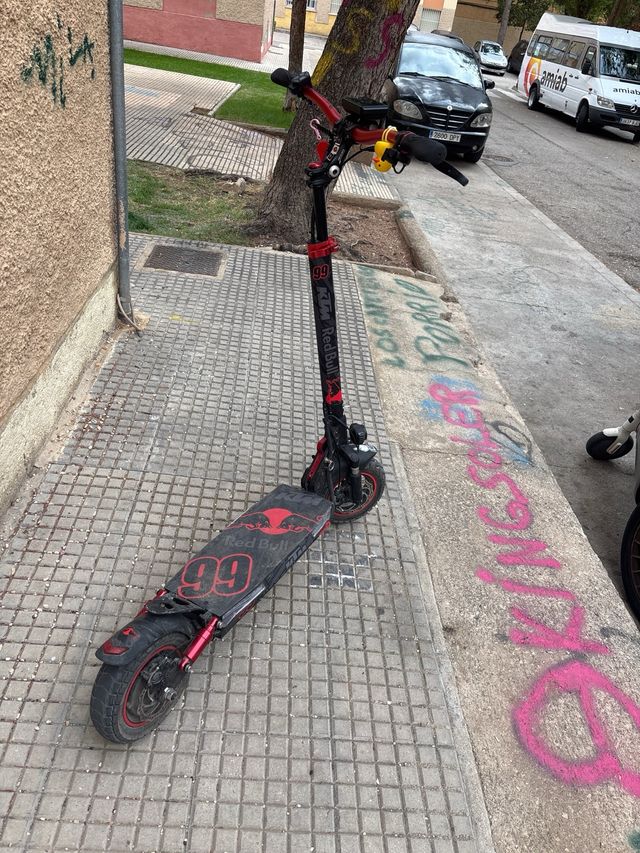 Patinete Eléctrico Red Bull KTM 99