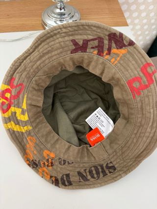 Gorro Boss estampado