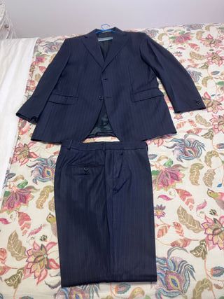 Traje de raya azul
