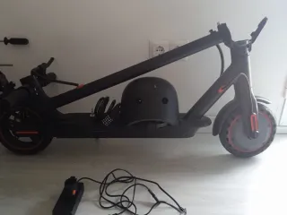 Patinete eléctrico con accesorios