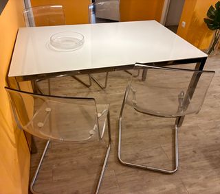Mesa Comedor Cristal y 4 Sillas Transparentes