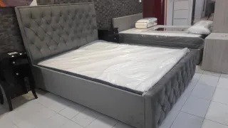 Cama Matrimonial Tapizada Beige/Gris