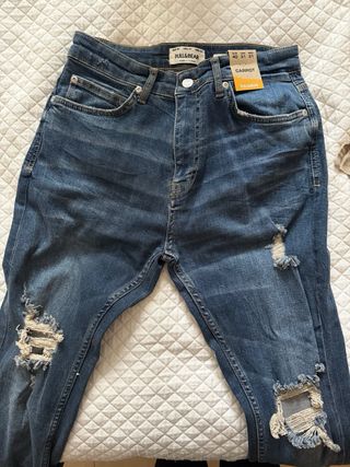 Pantalones vaqueros Pull&Bear desgastados
