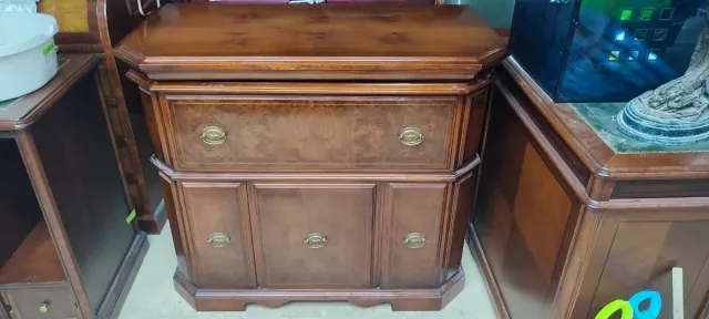 Mueble TV clásico madera