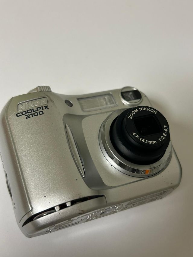 Cámara Digital Nikon Coolpix 2100 - A0225