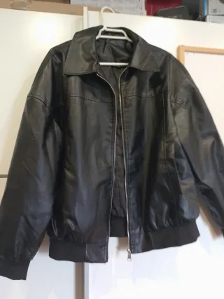 Cazadora bomber imitación cuero 
