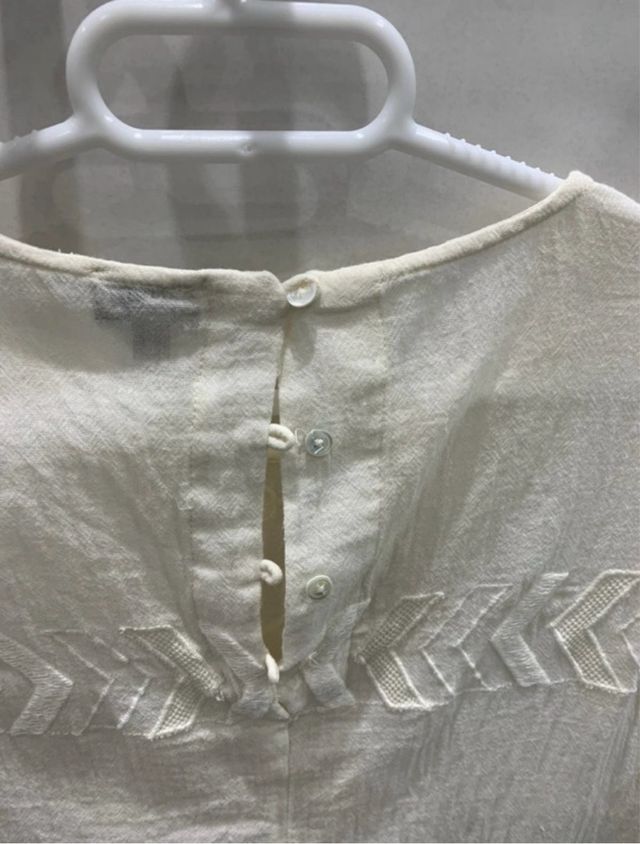 Blusa Hoss Intropia bordada cruda Talla XS