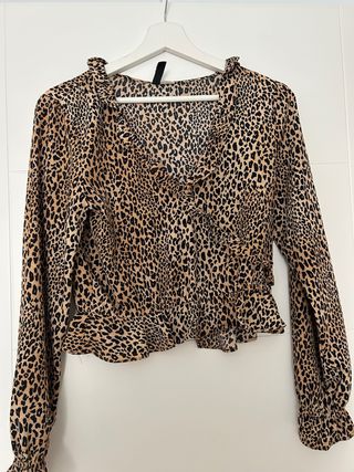 Blusa leopardo volantes manga larga