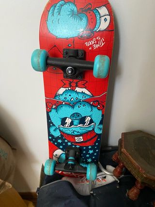 Monopatín con diseño de personaje