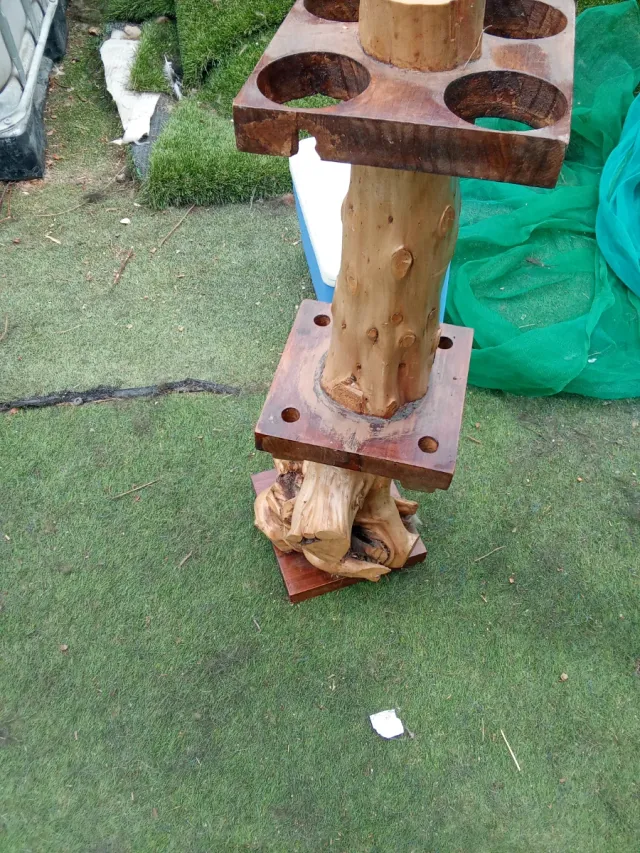 Botellero de madera rústico