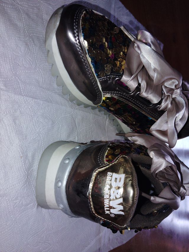 Zapatillas deportivas con lentejuelas y lazo