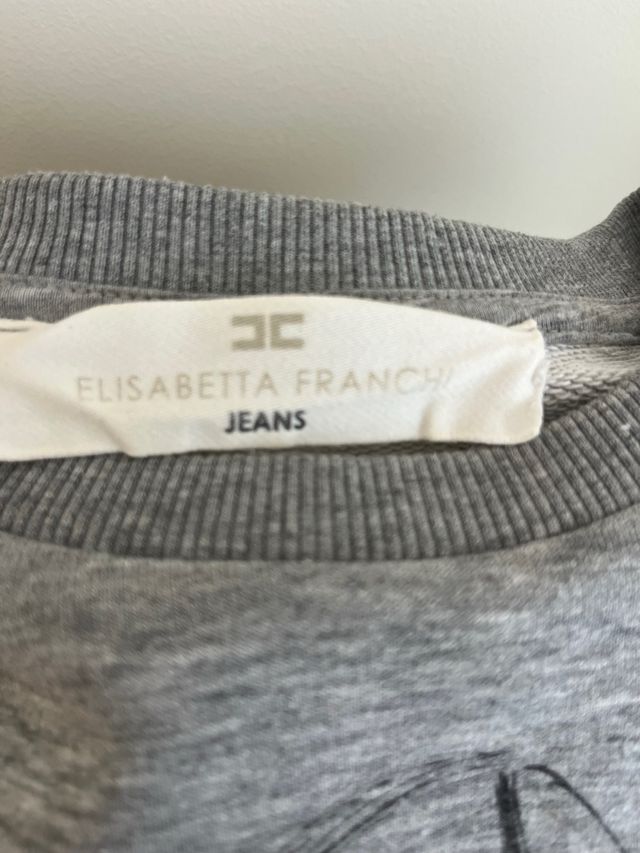 Sudadera gris con estampado de mujer Muy poco uso.