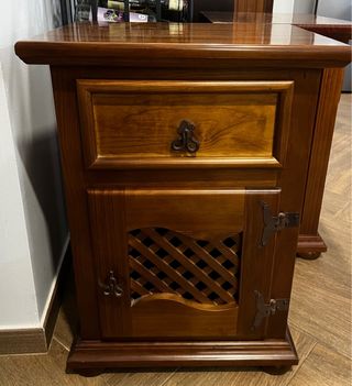 Mesita de noche madera maciza,
Precio por unidad