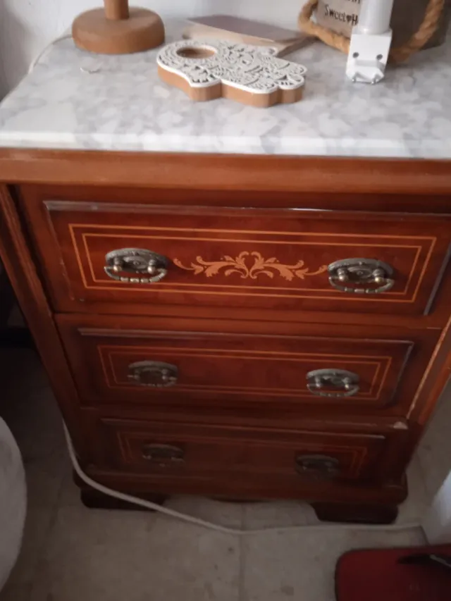 Armario de madera con 6 puertas y espejos