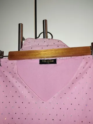 Maglia rosa con brillantini
