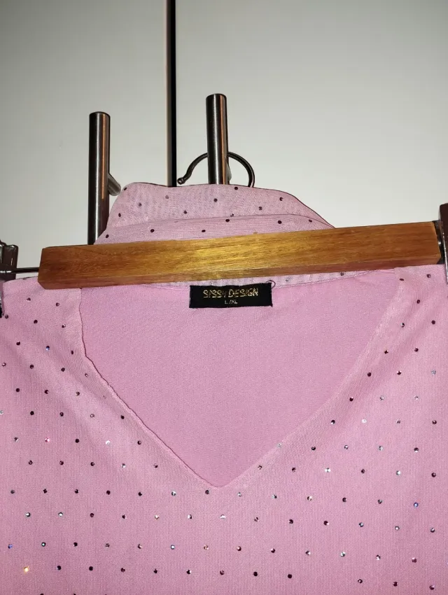 Maglia rosa con brillantini